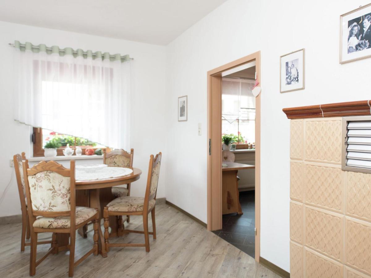 Cozy Apartment In Ore Mountains With Balcony Breitenbrunn  Kamer foto