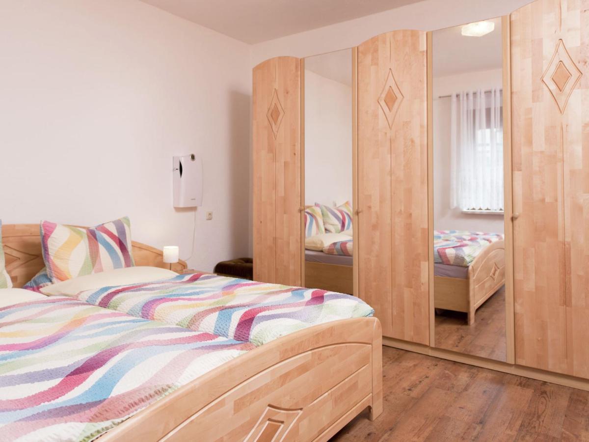 Cozy Apartment In Ore Mountains With Balcony Breitenbrunn  Buitenkant foto