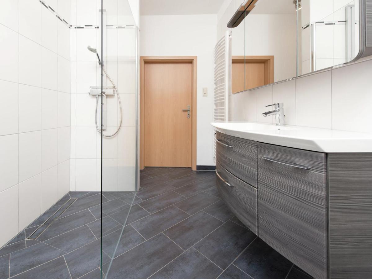 Cozy Apartment In Ore Mountains With Balcony Breitenbrunn  Buitenkant foto