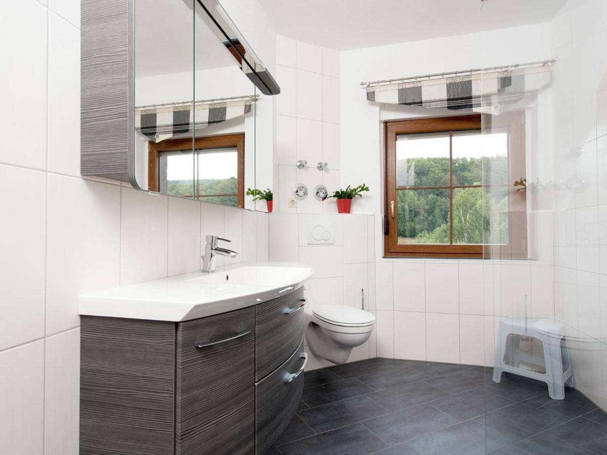 Cozy Apartment In Ore Mountains With Balcony Breitenbrunn  Buitenkant foto