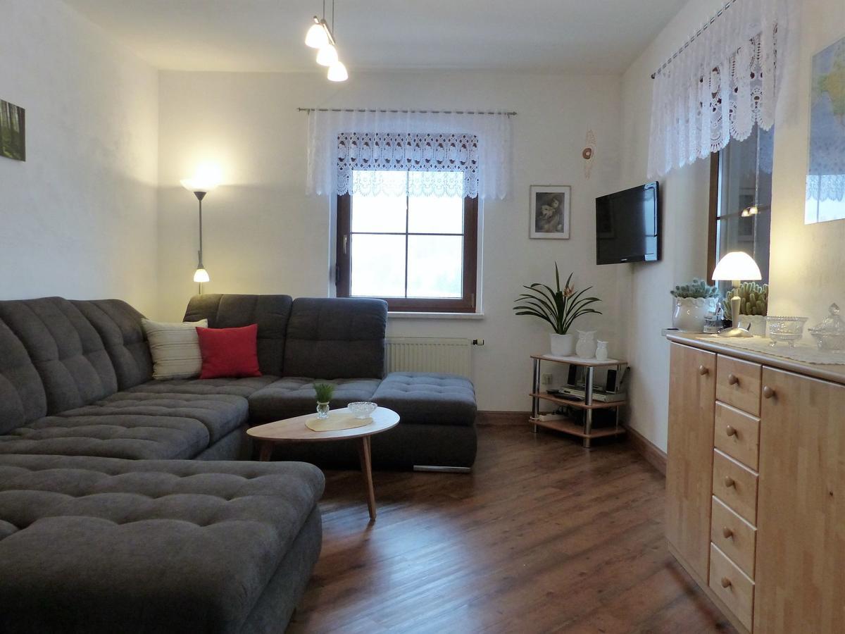 Cozy Apartment In Ore Mountains With Balcony Breitenbrunn  Buitenkant foto
